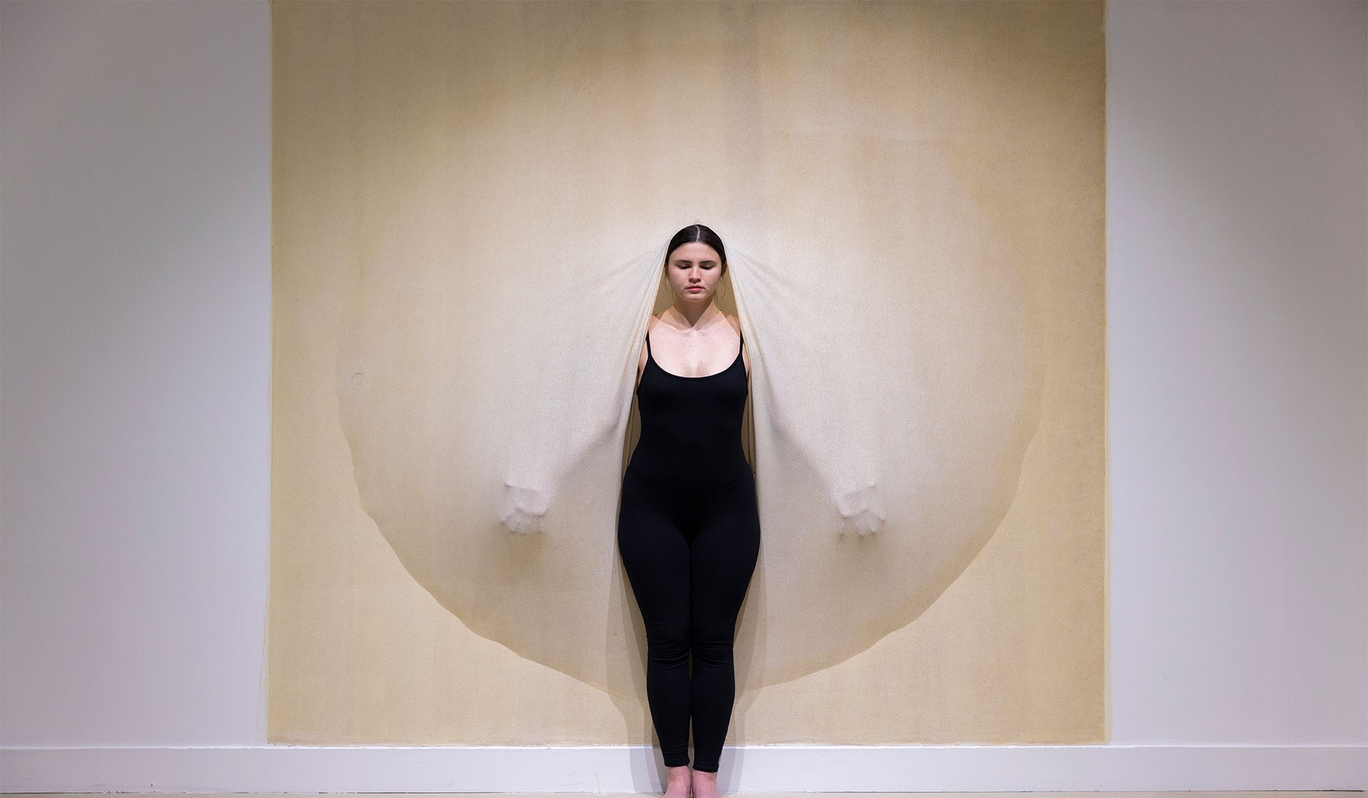 Performance activation of Elena Dahn’s Framing