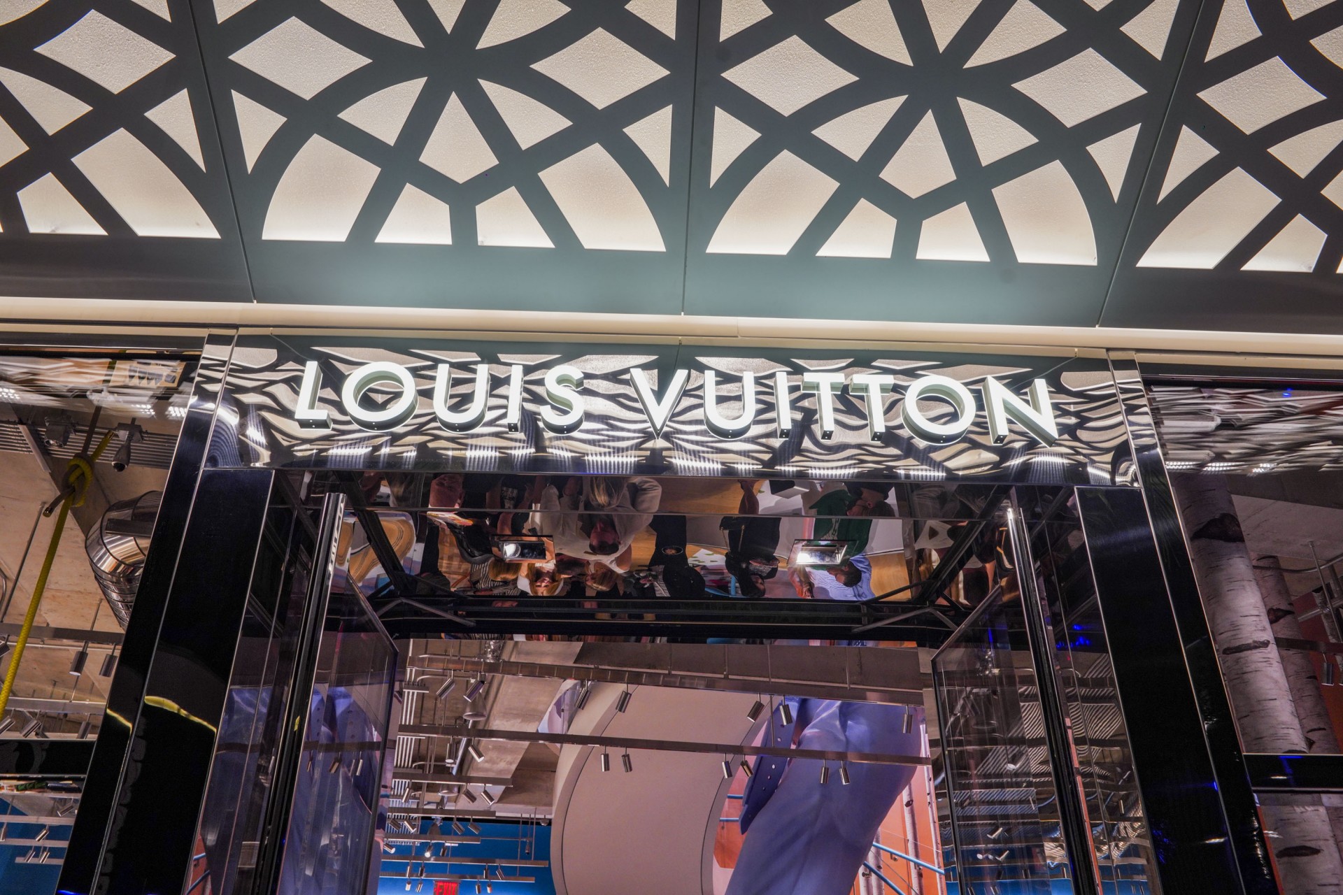 Inside the Louis Vuitton Men's Store in Miami [PHOTOS] – WWD