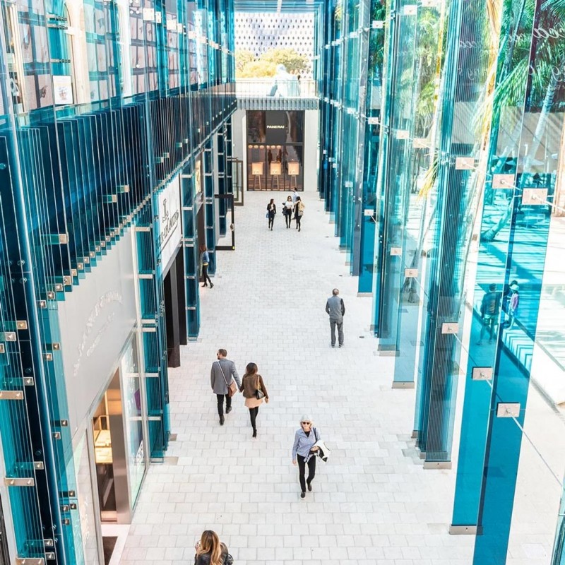 Aventura Mall's New Digital Directories Merge Art, Architecture And  Industry-Leading Technology